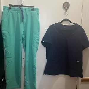 Surgical Green
Yola High Waisted
Scrub Pants w/Navy Casma 3 Pocket Scrub Top